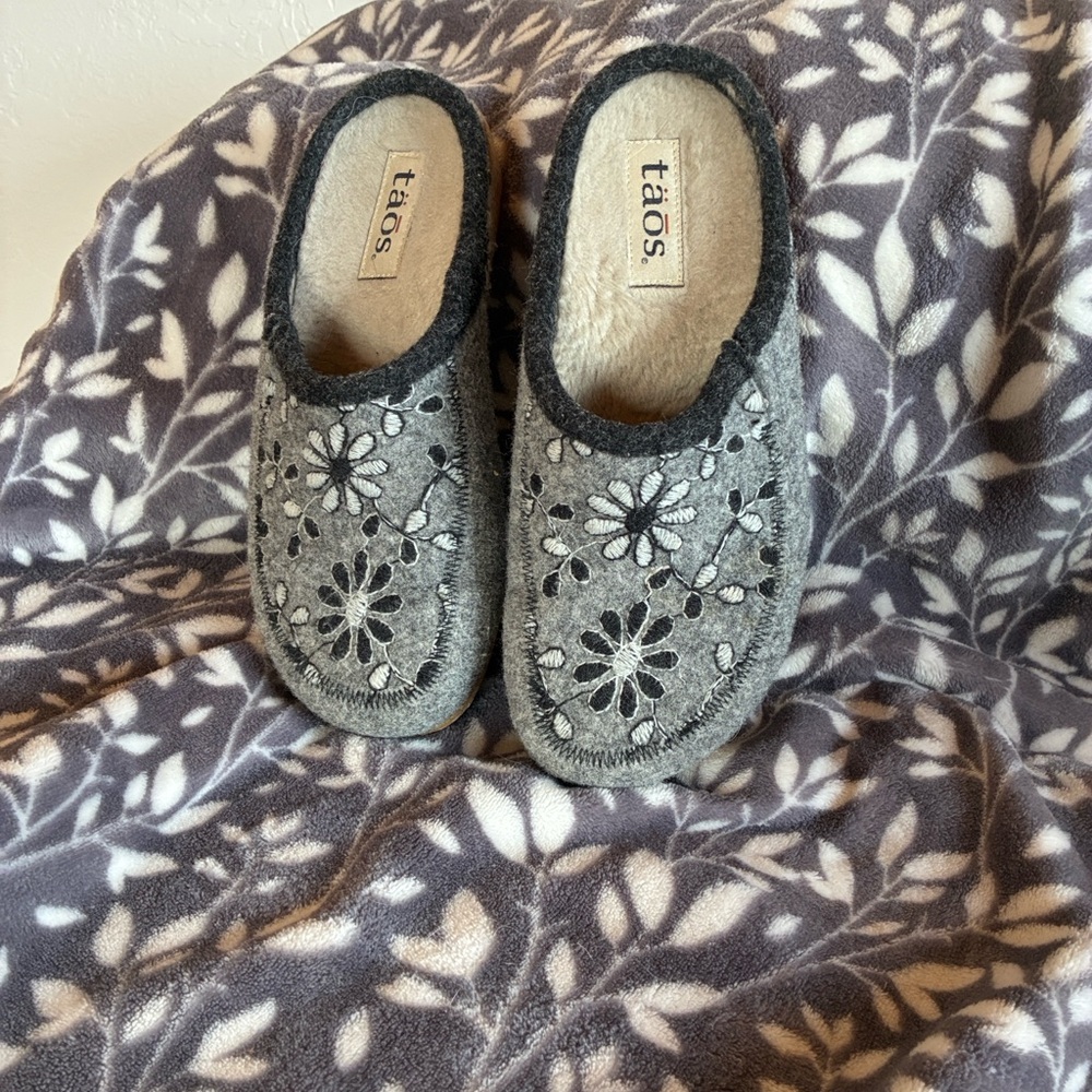 Taos Footwear Gray Floral Embroidered Mules